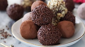 53K views · 62 reactions | How to make rich, decadent, chocolate truffles at home in your own kitchen! RECIPE: https://sugarspunrun.com/chocolate-truffle-recipe/ | Sugar Spun Run | Facebook