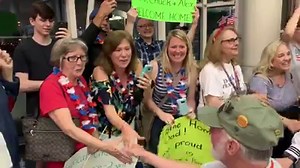 423K views · 10K reactions | The power of thank you. Vietnam veteran Bob Bruzek - one of 100 vets on today’s flight - being welcomed home this evening at Midway. #HFC91 | Honor Flight Chicago | Facebook