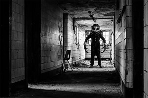 英国コーンウォールに出没する“オウルマン”伝説を織り込んだホラー・ノワール、ローリー・ブルースター監督作品『Lord of Tears』と『The Black Gloves』。