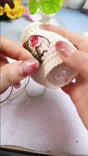 Crochet vase stitched flower case