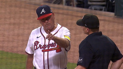 Brian Snitker gets ejected from game