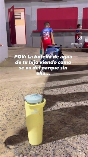 El verdadero MVP de la temporada: la colección botellas de agua abandonadas. 😂😂 #cubbies