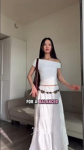 How to Dress an Inverted Triangle Body Shape RIGHT 😍 #stylingtips #viral #shorts #stylemistakes