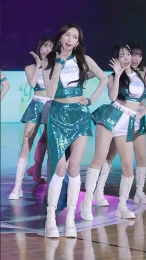 Chih-Ling commands the center stage with a powerful opening dance.