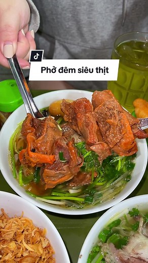 Exploring Phở Hương Lùn: A Food Review