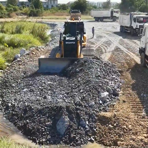 Start New Project !!​ Landfill project with Skills Dozer and Dumper 25T will clear the lake #excavator #catexcavator #constructionsite #constructionlife #heavyequipment #machinery #caterpillar #demolition #operator #contractor #constructionworker #wheelloader #earthmoving #bulldozer #heavymachinery #heavyequipmentlife #hitachi #buldozer | Jasmine Fav