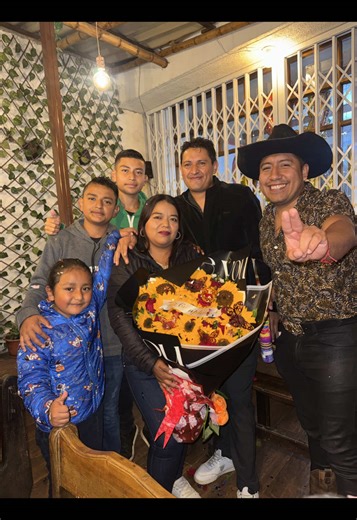 La linda cumpleañera @Ronald Quilumba #ibarra #ibarrablanca #@OSITOS CHOCHOLATES IBARR🐻🤠💐 #ibarra_imbabura_ecuador🇪🇨🇪🇨 #ibarraecuador🇪🇨 #imbabura