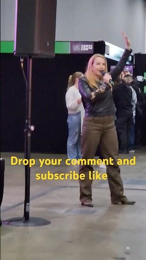 Renee O'Connor at @OzComicCon Melbourne Day 2 talking about hanging in the harness for the seaso...