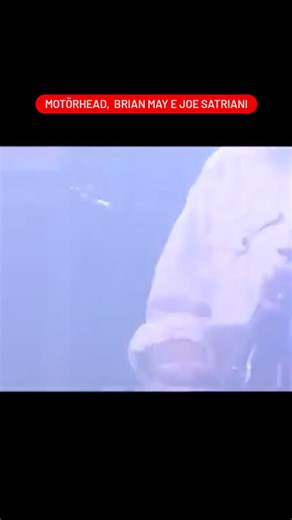 Notícias de Rock / Rock Newws on Instagram: "MOTÖRHEAD, BRIAN MAY E JOE SATRIANI!!! 🔥 Uma noite lendária no Brixton Academy! Brian May, Joe Satriani e Motörhead juntos detonando Overkill ao vivo em Londres (22/10/2000). Três forças do rock unidas num só palco — pura energia, puro poder! ⚡ 🤘 Curtiu essa performance histórica? Conta aí nos comentários! 🔥 A legendary night at Brixton Academy! Brian May, Joe Satriani & Motörhead rocking Overkill live in London (Oct 22, 2000). Three forces of rock