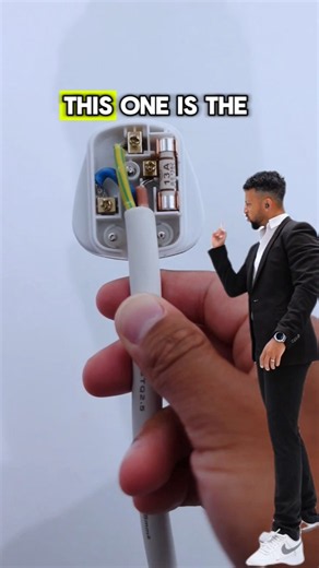 UK Plug Explained - Physics Class