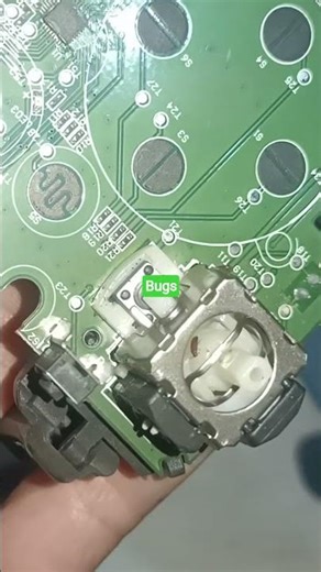 bugs in xbox 360 controller bugs play game🤣🤣🤣#shorts