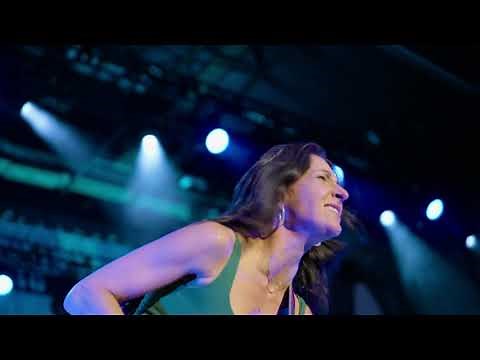 Molly Miller Live Performing with Jason Mraz - Guitar Solo Clips