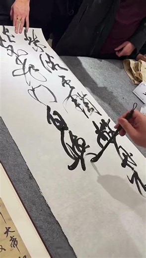 Master Cursive Writing: Watch Teacher Teilen's Artistry