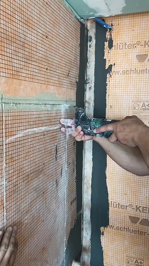 Installation d’une niche éclairée avec Schlüter-KERDI-BOARD-NLT