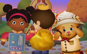 078. DANIEL TIGER'S NEIGHBORHOOD The Dress Up Day Parade PBS KIDS