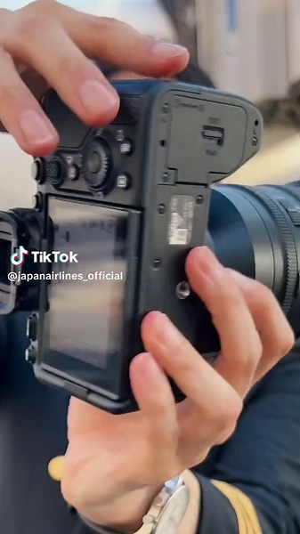 みんなはどんなオフショットが見たいー？ #変身 #制服 #pilotlife #パイロット #JAL #japanairlines