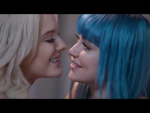 Gizelle Blanco and Jewelz Blu and Kenna James Lesbian Kissing
