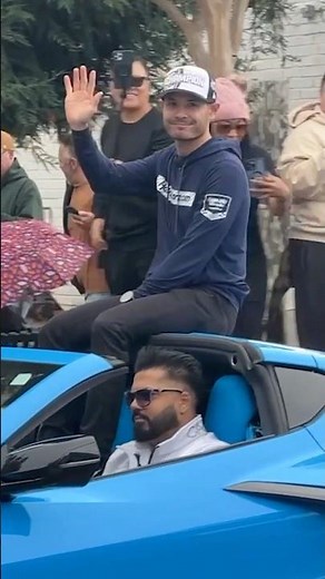 👋 Kyle Larson went home to Elk Grove, Ca to celebrate his #NASCAR Cup championship with a parade.