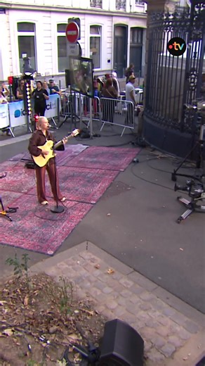 10K views · 61 reactions |  À l'occasion de la #Braderie de Lille, Emma Peters a interprété, en #live, sa chanson « Empreinte ». Voici un #extrait de ce moment hors du temps, disponible sur YouTube, et aussi au Théâtre Sébastopol le 4 octobre 2025. | France 3 Nord Pas-de-Calais | Facebook