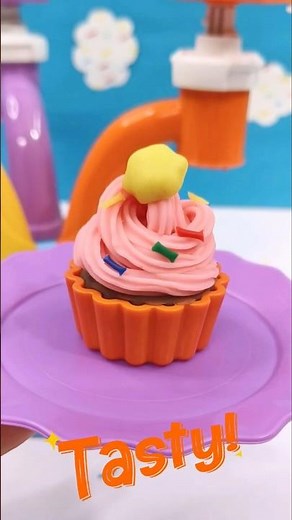 Making a Play-Doh Cupcake 🧁| Pat a Cake Song #cocomelon #toddlerlearning #shorts
