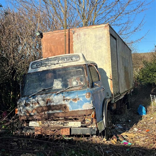 Abandoned caravan and lorries #abandoned #abandonedplaces #explore
