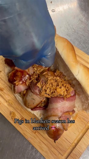 🎄 Festive Favourite Alert! 🎄 They’re back by popular demand! 🐷 Pigs in Blanket Rolls – arriving 1st December! 🥓 Freshly cooked, packed with flavour, and wrapped in pure Christmas comfort. Available all day at Portsmouth Truckstop Café — proper food, proper portions, and now… a proper festive roll! 🌭✨ | Portsmouth Truckstop