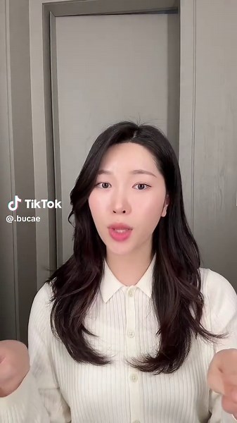 등기부등본 읽는 법! 꼭 체크하자 👀 등기부등본은 세 가지로 나뉘어 있어요: 1️⃣ 표제부: - “근린생활시설” 주의! 보증보험 가입 어려울 수 있음. 2️⃣ 갑구: - 가등기: 주인이 바뀔 가능성 있음. - 신탁: 건물 소유주가 아님. - 압류/가압류: 집주인이 재정 문제가 있다는 뜻. 3️⃣ 을구: - 임차권등기명령: 이전 세입자에게 돈을 안 줬다는 표시! 이런 집은 계약 피하세요. 꼼꼼히 확인해서 안전한 계약 하세요! #부동산 #집구하기 #경매 #재테크 #공매 #공매 #코인 #家 #부자 #부동산경매 #빌라 #아파트 #서울 #apt #전세사기 #꿀팁