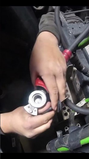 How to replace glad hand seals #gladhand #gladhandseals #trucking #semitruck #truckmaintenance