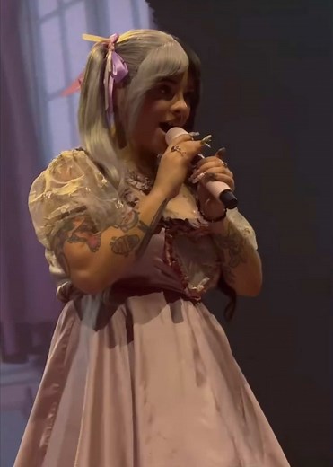 Melanie Martinez Performs Teacher's Pet in Milan