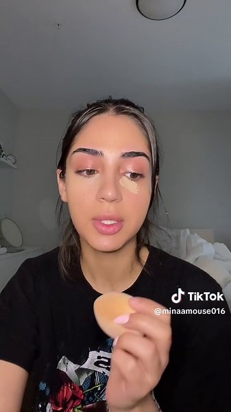 Maximizing Tips with Minimal Makeup as a Server