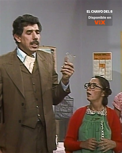 Professor Jirafales tries to revive El Chavo #chilindrina #profesorjirafales #donaflorinda
