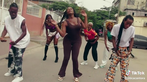 Desafio de Dança: O Ko Boma Nga com Titica