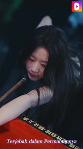 1.2M views · 16K reactions | ：Terjebak dalam Permainannya Klik buat nonton full! https://page.dramabuzzs.com/s2l/35617.html Jurnalis Shen Ning menyusup ke sindikat dan menjebak pemimpinnya, Rong Ming. Tiga bulan kemudian, ia muncul lagi sebagai Jiang Chi, pewaris konglomerat. Menyadari itu orang yang sama, Shen Ning bersiap menghadapi balas dendamnya. | DramaKuy Mini | Facebook