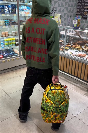 Модные вещи в ТГК: Bape и Sprayground