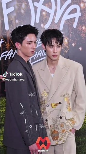 2 หนุ่ม “เซิร์ฟ-จาว่า” ช่วงสัมภาษณ์กับสื่อมวลชนก่อนเริ่มงาน “Surf Java 1st Fan Meeting in Thailand