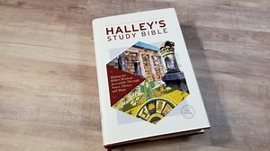 NIV Halley's Study Bible Review - Bible Buying Guide