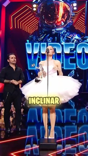 Short singers 😳🎤 #curious #arianagrande #music #sabrinacarpenter