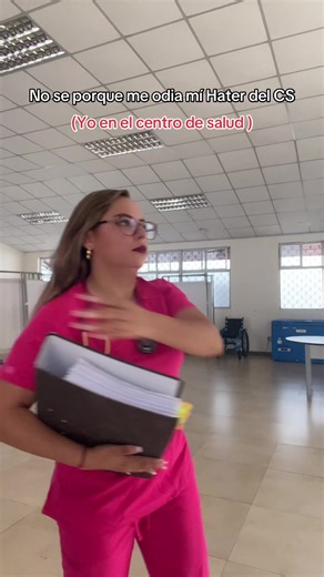No se porque me odia en el centro de salud. También yo : 😅😂😂😂 #HUMOR mis amigas si me aman 😮‍💨🥰 solo mi hater es jajajaja #ruralamazonica💚🐍🛖 #rurallife #ecuador #centrodesalud #hater