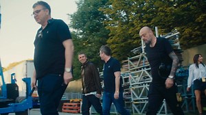 24K views · 281 reactions | #Oasis 再結成ツアー7/11マンチェスター公演初日 兄弟が談笑し、また手を取り合いながらステージに登場！ 約8万人という大観衆が迎えるなかで16年ぶり待望の”地元凱旋”を果たしました #oasislive25 #オアシス来日2025 #オアシス再結成 | Sony Music Japan International | Facebook