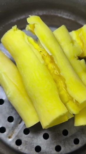 Boiled cassava is ready to serve. You can enjoy it plain, sprinkled with granulated sugar while.