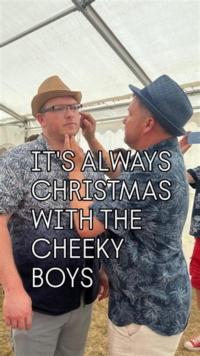 September couldn't stop the Cheeky Boys from spreading Christmas joy! 🎅 Jerry and Chris sang their hearts out to a crowd of surprised onlookers 😅 We can't wait to see what @singpeoplesingbournemouth Christmas 2025 brings! 🎄🕺⛄️ | Sing People Sing