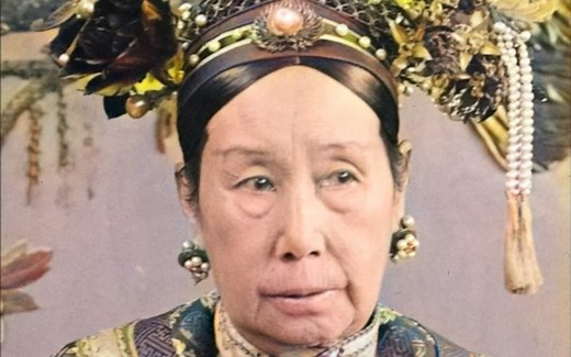 慈禧太后上色高清彩照：容貌清晰，指甲那么长，真实还原生活细节