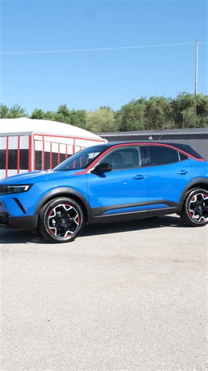 🔵🔥 BASTANO POCHI SECONDI PER CAPIRE PERCHÉ TUTTI LA VOGLIONO. 🔥🔵 La nuova Opel Mokka GS Line è il SUV che unisce design, comfort e tecnologia in un’unica auto. 💙 🚘 1.5 Diesel – 110 CV 📅 06/2021 📍 Solo 35.000 km ⚙️ Cambio manuale ✨ Dotazioni top: ✅ Virtual Cockpit ✅ Apple CarPlay ✅ Climatizzatore automatico ✅ Telecamera posteriore ✅ Sensori di parcheggio ✅ Fari Full LED ✅ Cruise Control ✅ Modalità Sport 💯 Unico proprietario 📖 Tagliandi regolari 🛡️ 12 mesi di garanzia certificata 🚗 Pro