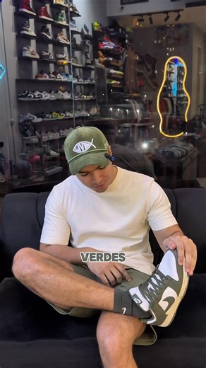 Sneakers / Kicks / Jordan / Nike / Adidas on Instagram: "Zapatos verdes que deberías tener en tu colección !! Sin duda un sneaker verde debe de estar en tu closet Son de esos zapatos que marca la diferencia a la hora De vestir, sin duda muchos son “ Statement peace “ Coméntame cuál fue te favorito y si tienes alguno ?👀 TODOS DISPONIBLES EN SUPKICKS🫂💚"