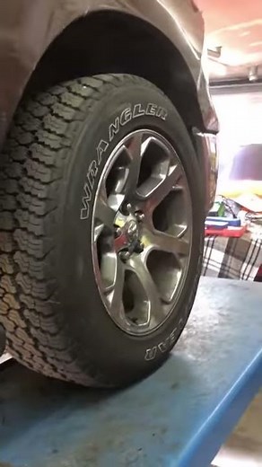 Waar vind ik het chassisnummer van een Dodge Ram
