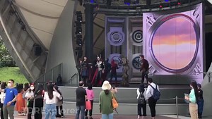 Character greetings are now done from a distance at Shanghai Disneyland. Waving at guests while keeping their distance. There are markers on the ground to tell guests where they are able to stand. This is an indication of what greetings may look like at the other Disney Parks when they reopen. | TDR Explorer