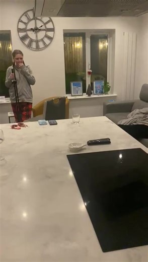 Defying Gravity Cover: A Mesmerizing Singing Performance