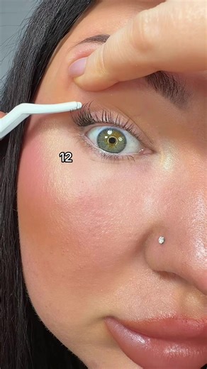 Easy Eyelashes for Beginners: Cluster Lash Tutorial