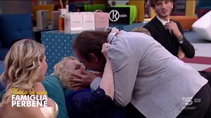 Bacio, bacio, bacio! 😍 #GFVIP | Grande Fratello