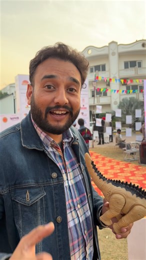 ਬਰਾੜ ਬਠਿੰਡੇ ਵਾਲਾ on Instagram: "ਨੌਜਵਾਨ ਨੇ ਸੁਖਬੀਰ ਬਾਦਲ ਨੂੰ ਡਾਇਨਾਸੋਰ ਗਿਫ਼ਟ ਕੀਤਾ ਤਾਂ ਪ੍ਰਧਾਨ ਸਾਬ ਖੁਸ਼ ਹੋ ਗਈ ।।"